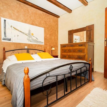 Вилла House Luce Krapan Экстерьер фото